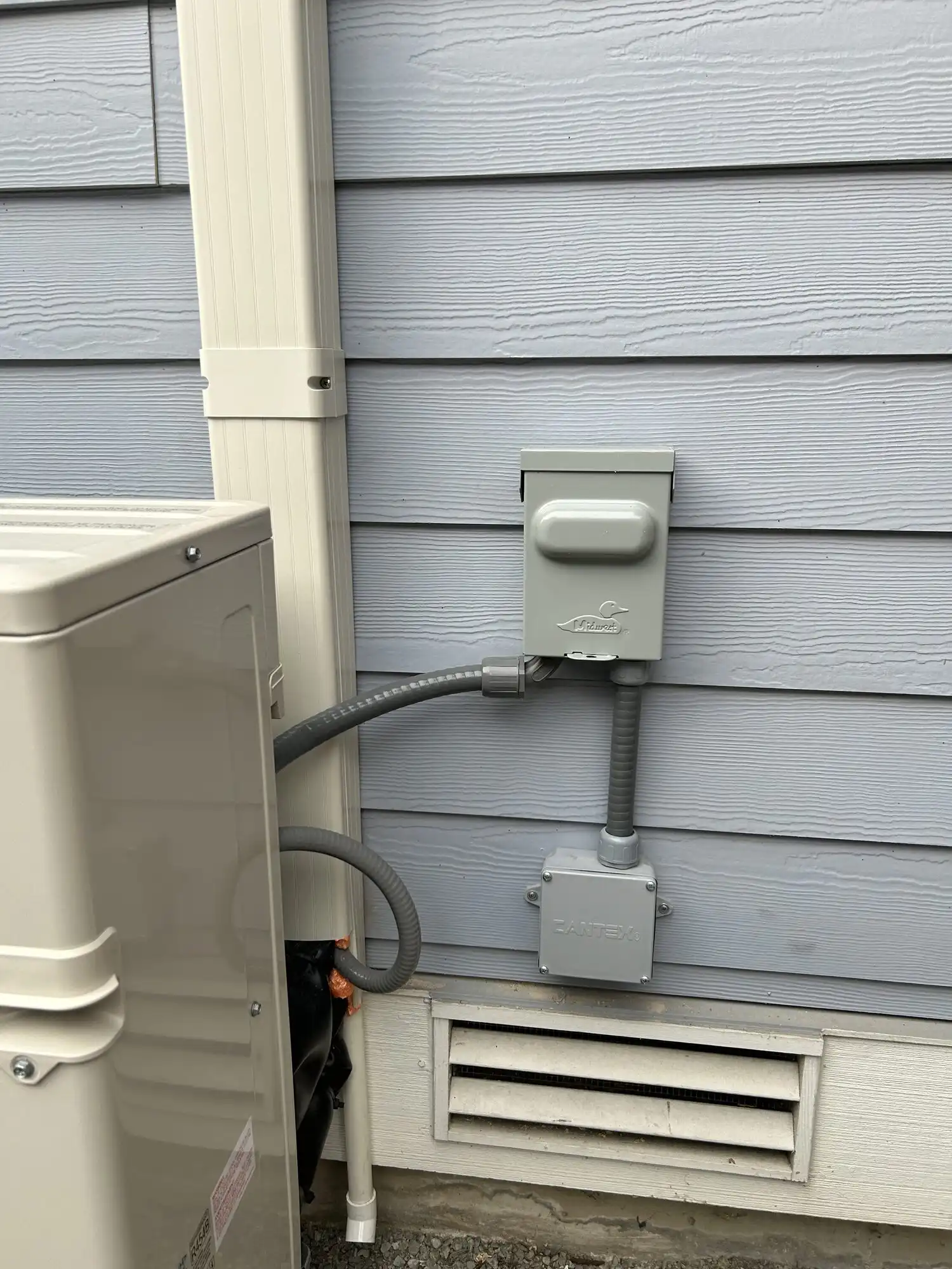 Outdoor disconnect and liquid-tight conduit for heat pump condenser installed in Seattle WA